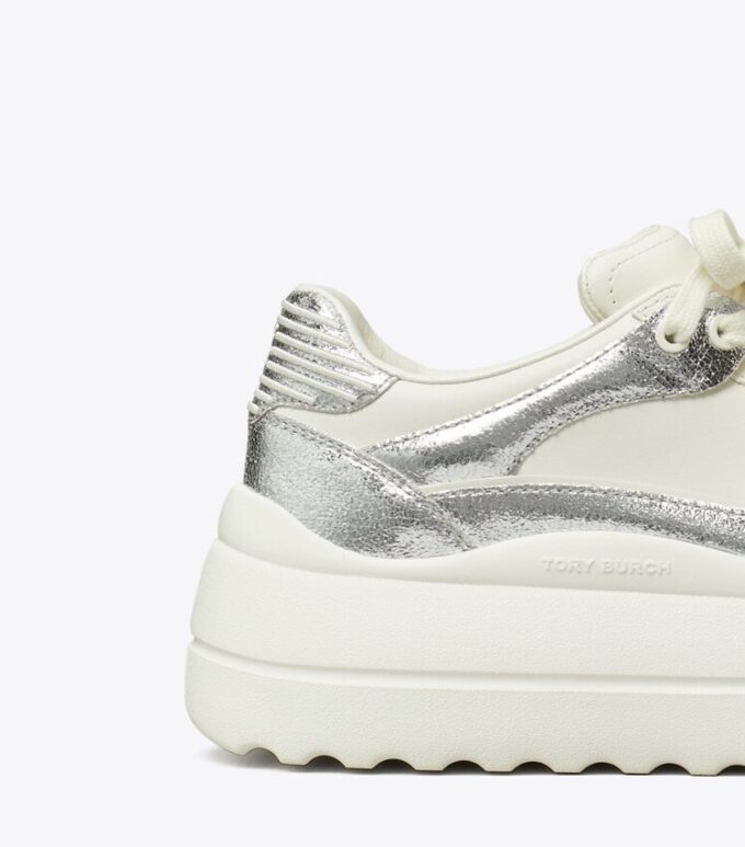 Stage Sneaker